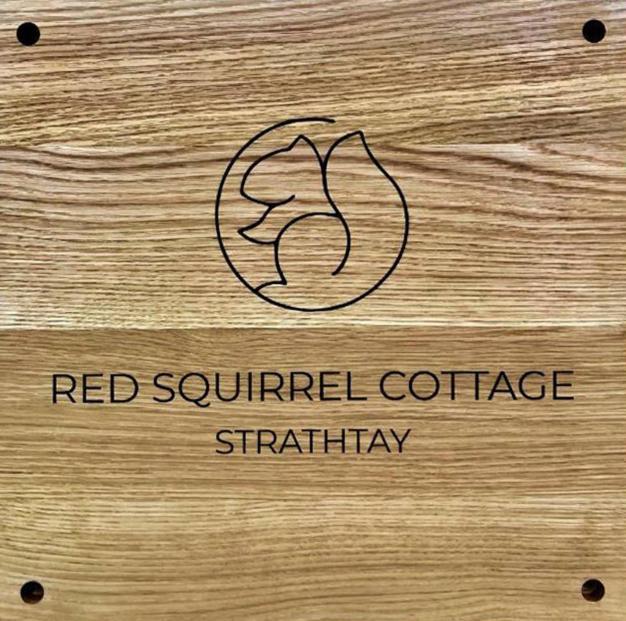 Red Squirrel Cottage Strathtay Екстер'єр фото