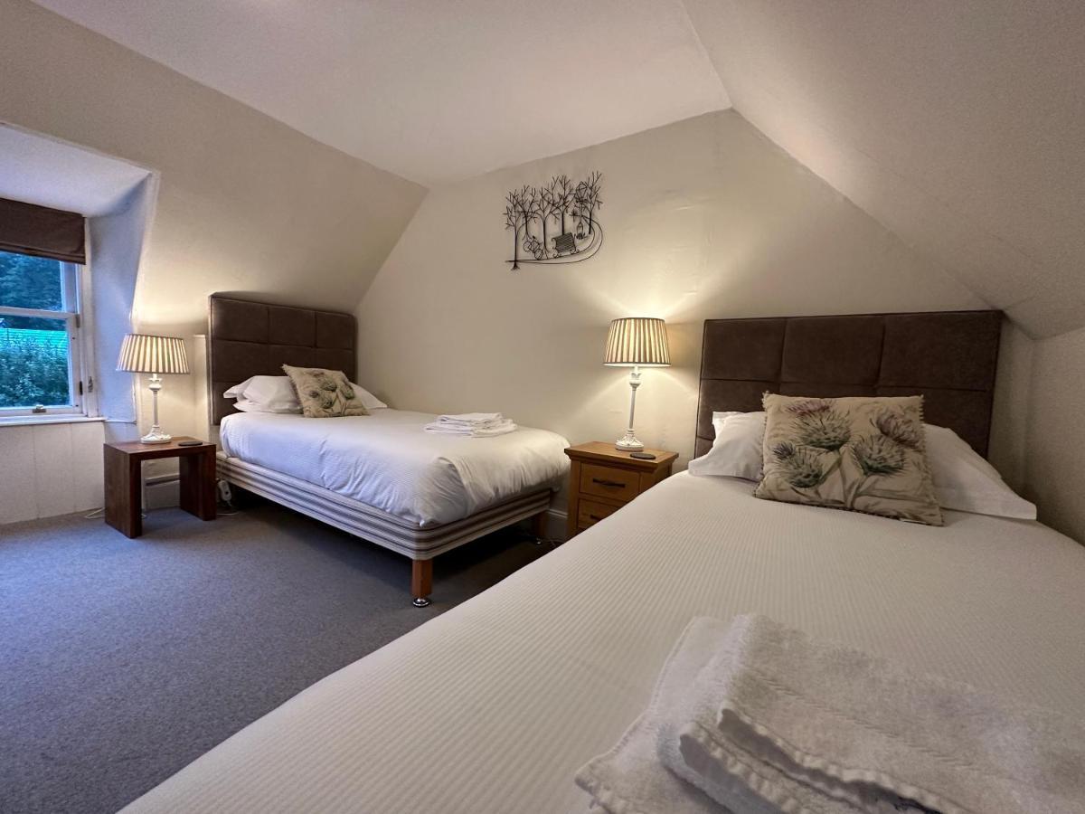 Red Squirrel Cottage Strathtay Екстер'єр фото