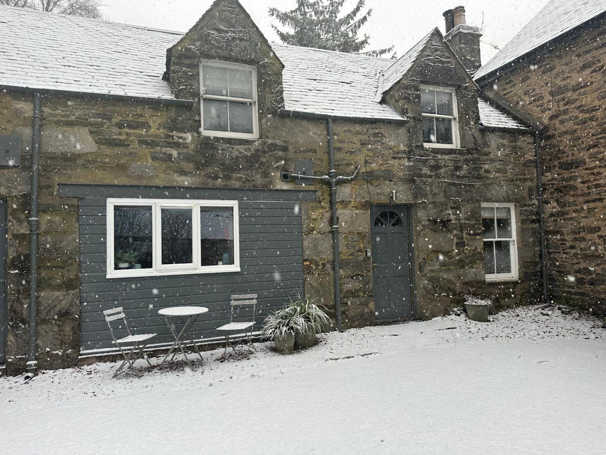 Red Squirrel Cottage Strathtay Екстер'єр фото